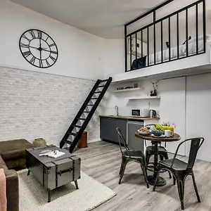  Appartement Modern French Studio In